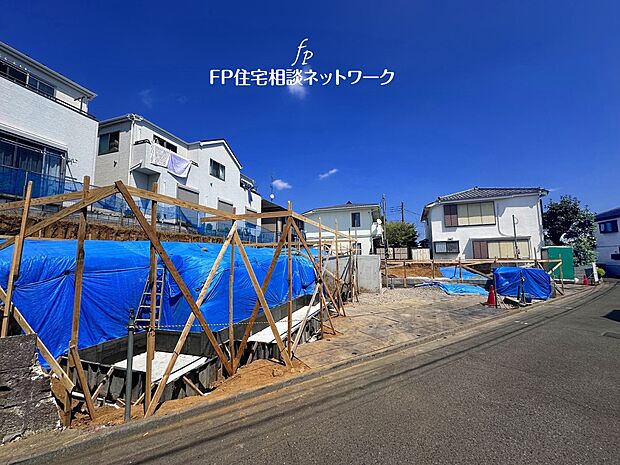 閑静な住宅街に位置し前面道路は車の通りも少ないので小さなお子様がいらっさるご家庭でも安心です。