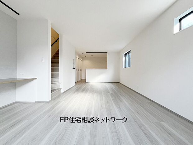 大切な家族が集まるからこそLDKにはこだわりたい。日当たりのよい広いLDKを、子供たちが元気に走り回っている姿を見た時「広い家にして良かった」と思う。