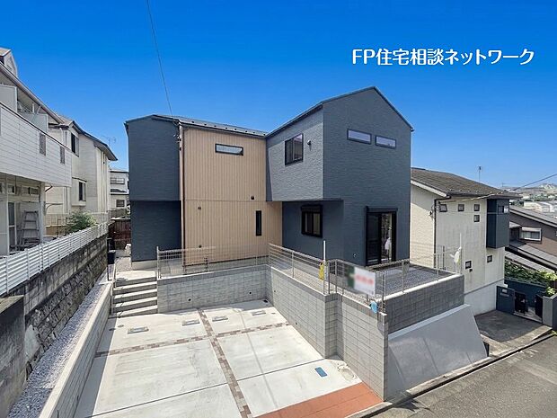 【類似外観同仕様】施工例のため分譲中の建物とは外壁、屋根開口部等の形状・仕様が異なります。