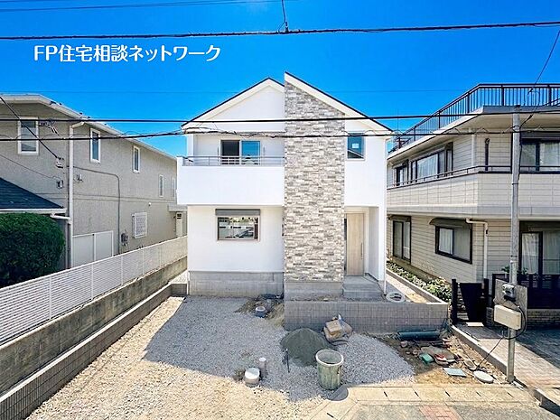 小田急線「新百合ヶ丘」駅　徒歩17分！周辺にはお買物や教育施設が充実しており、生活のしやすい住環境です。
