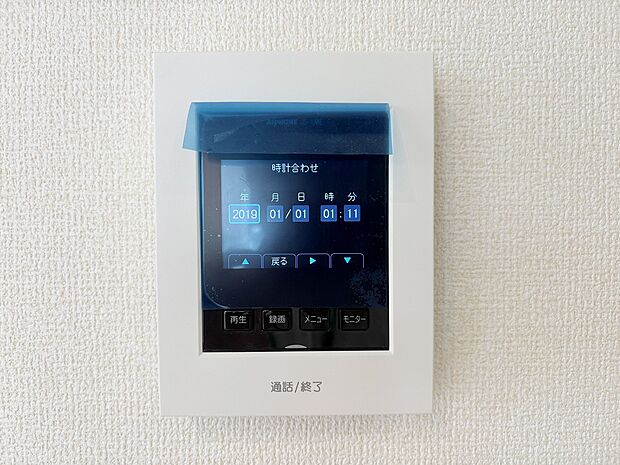 【TVモニター付きインターホン】モニター付インターホンが標準仕様です。不安になりがちな防犯面。目で確認できるからあんしんです。