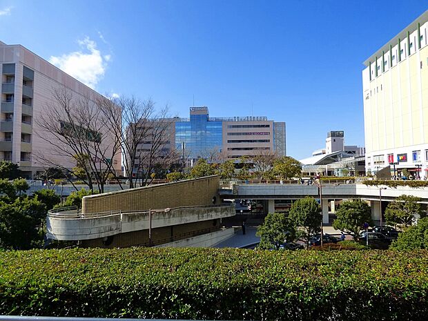 新百合ケ丘駅（約1,800m）