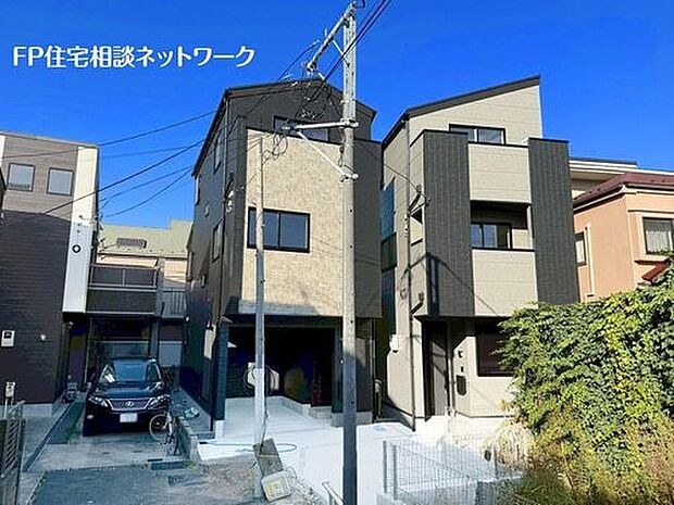 【その他】【類似外観同仕様】施工例のため分譲中の建物とは外壁、屋根開口部等の形状・仕様が異なります。
