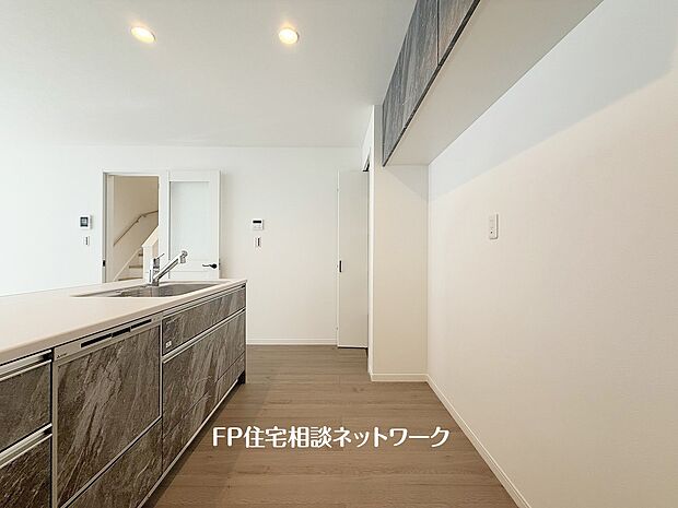 【キッチン】毎日使うキッチンが綺麗で清潔ならお料理を作るのも楽しくなりますよね。機能性とデザイン性を兼ね備えた嬉しいキッチン。