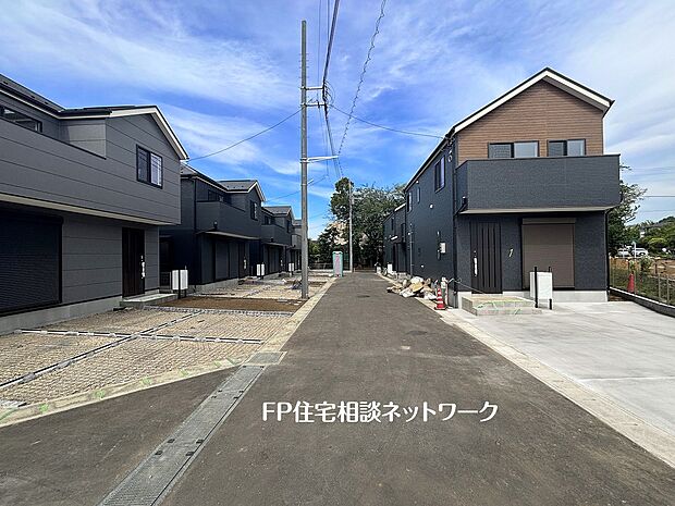 【その他】【類似外観同仕様】施工例のため分譲中の建物とは外壁、屋根開口部等の形状・仕様が異なります