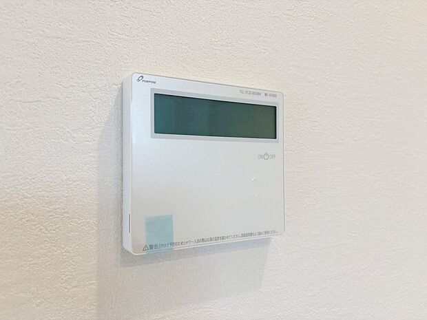 【フルオートバス】ワンタッチでお湯張りや保温が可能なフルオートバス。仕事や塾などパパやお子様の入浴時間が異なる家でも、保温機能でいつでも快適に入浴が可能です。