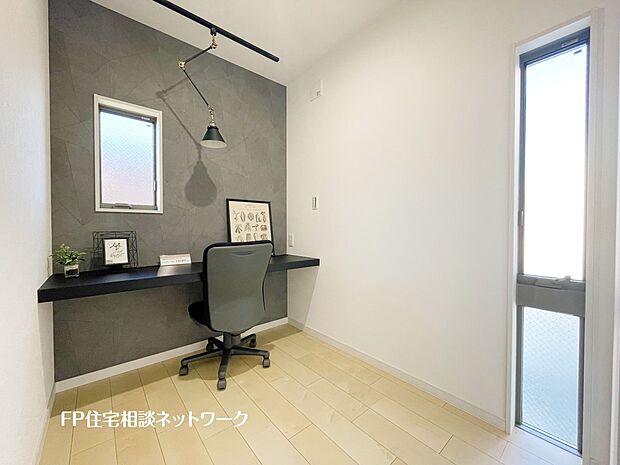 【内観】【プラン例　建物価格1350万円　建物面積90m2】ワークスペースも作る事が可能で、在宅勤務でテレワークスペースが欲しい方などにも最適です。