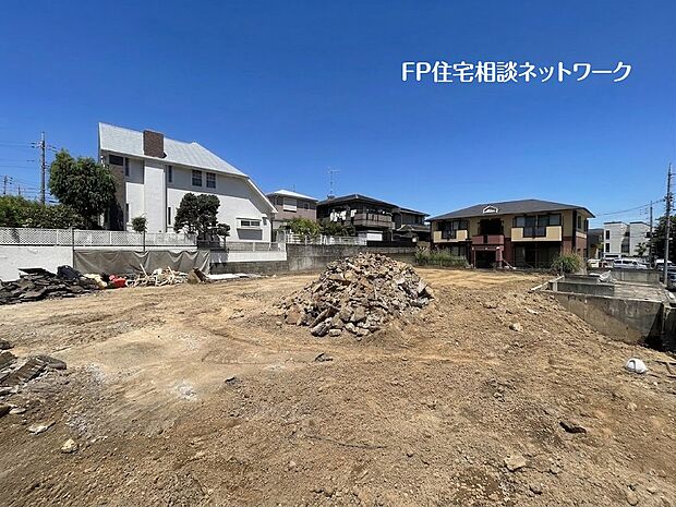 【現地土地写真】土地面積160m2以上の整形地！ご希望の間取りも入れやすい土地で、広々したお庭スペースも配置する事が可能です。