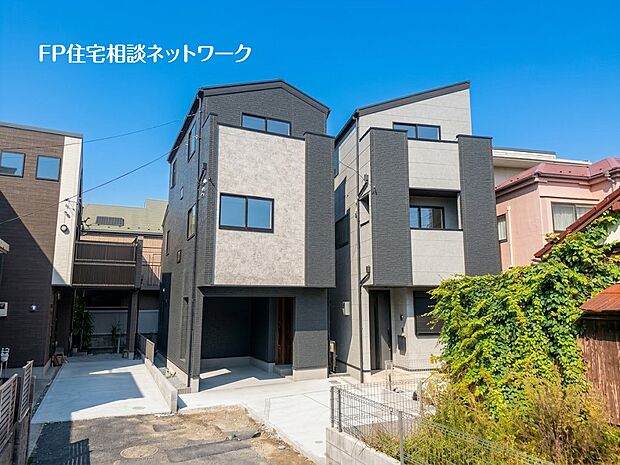 【外観】【類似外観同仕様】施工例のため分譲中の建物とは外壁、屋根開口部等の形状・仕様が異なります。