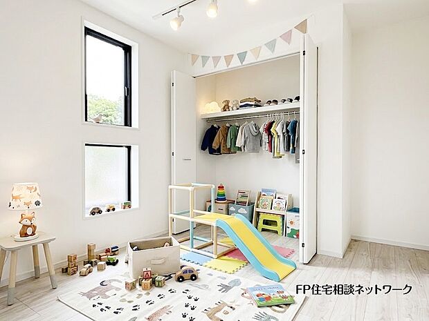 【洋室】■子供部屋■本画像はAIがCGで家具作成しており、実際の現地に家具は設置されておりません。また、販売価格に家具、小物等は含まれておりません。
