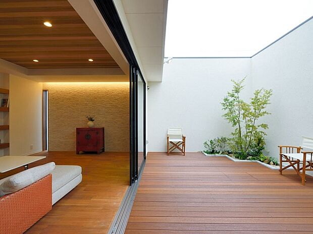 【その他建物プラン例】【プラン例　建物価格2400万円　建物面積97m2】内と外が心地よくつながる開放的なテラス空間。