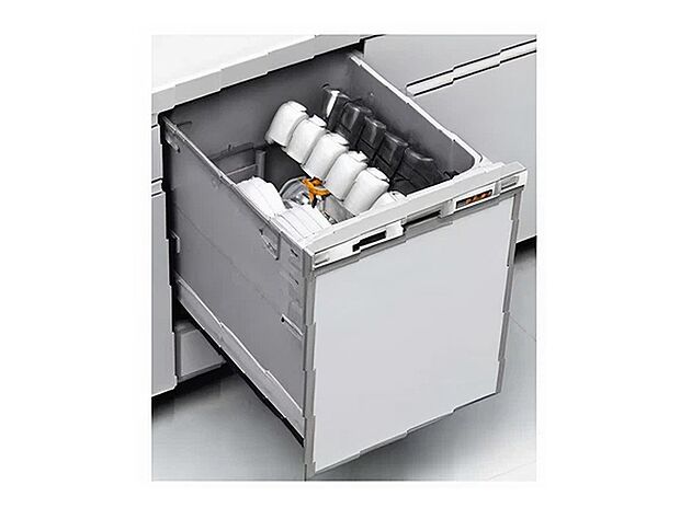 【食洗機】濡れた食器をスムーズにセットでき、床への水ダレを防ぐタカラ独自の「シンク下設置」