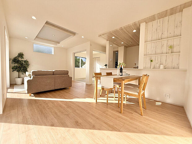 リビング　（1）号棟　2025年11月撮影　※家具はイメージです。家具付き販売ではございません。