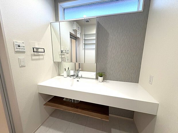 洗面台　（1）号棟　2025年12月撮影　※家具はイメージです。家具付き販売ではございません。