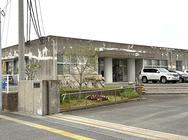 糸島市立東風小学校（約498m）
