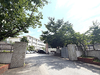 福岡市立老司中学校 212m