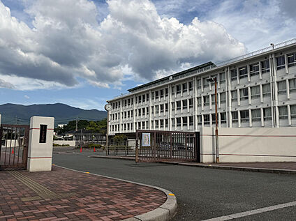 宇美町立桜原中学校 999m