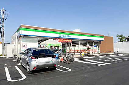 ファミリーマート川口三ツ和店 120m