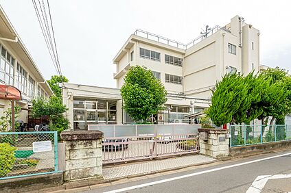 泉新小学校 310m
