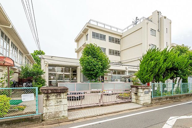 泉新小学校（約310m）