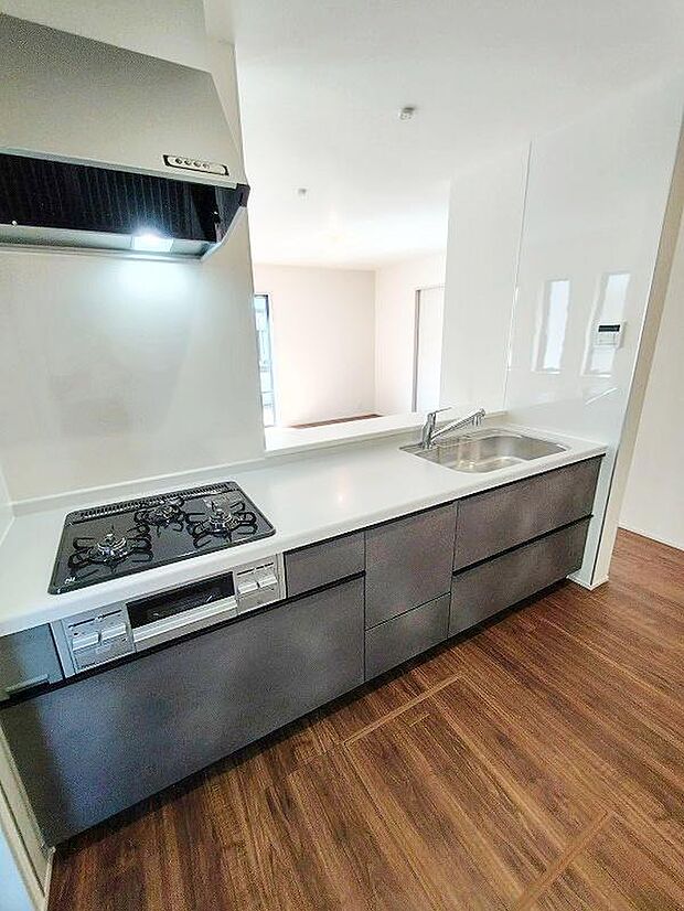 キッチンスペースはご家族みんなで作業ができるスペースを確保しております。みんなで楽しくお料理やお片付けをすれば、家事の時間も家族のコミュニケーションの時間に変わります。