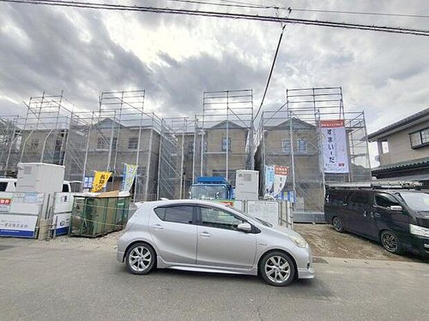 完成してからは見ることのできない、施工方法や構造をしっかりとご確認いただけるのが、建築中の住宅の大きなメリットです。専門知識を持ったスタッフがご説明させていただきます。お気軽にお問い合わせください。