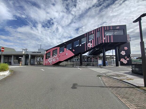 氏家駅まで3700m お車で8分