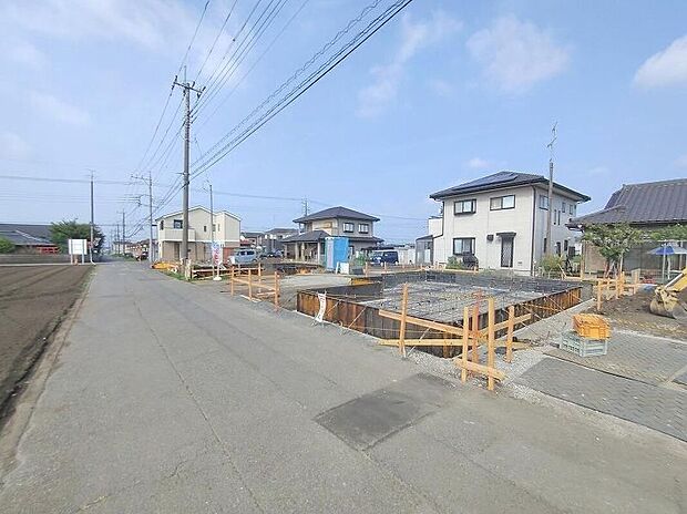 気持ちの良い青空に栄えるモダンな建物となっております。完全に完成いたしましたので、ご自由にお好きなだけご見学いただけます。この機会に飯田グループの建物の良さをぜひ見に来てください。