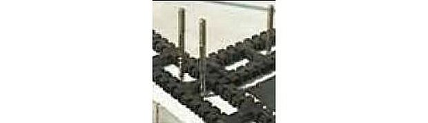 【基礎パッキン】基礎と土台を絶縁し、床下の湿気を効率よく排出します。また、床下換気が可能です。