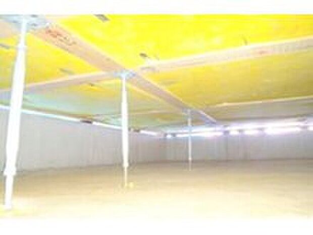 【鋼製床束】建物の床を支える「床束」と呼ばれる支持材に、サビやシロアリを寄せ付けない鋼製の床束を採用。従来品に比べ信頼性が高く、安心の強度で頑丈な構造を支えます。長期間の使用でも痩せず、腐らず、メンテナンス性にも優れた素材です。