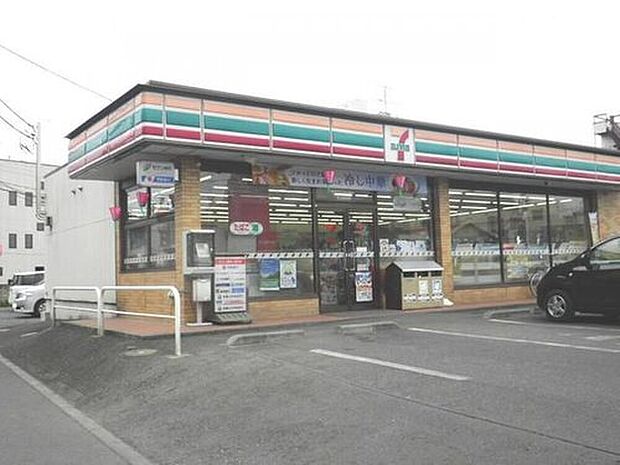 セブンイレブン結城中央店(約829m)