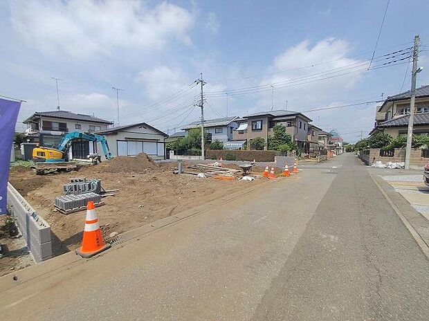 【前面道路含む現地写真】資料請求やご案内も即日対応いたします♪同じ施工例の物件見学や、完成イメージプレゼンテーションも承っております。どのような建物が建つか、間取りの広さは?など気になる点を一つ一つご説明させていただきます。