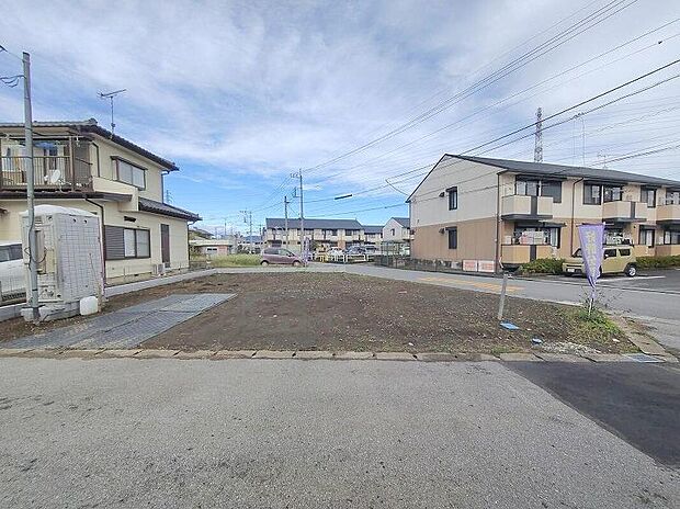 【前面道路含む現地写真】資料請求やご案内も即日対応いたします♪同じ施工例の物件見学や、完成イメージプレゼンテーションも承っております。どのような建物が建つか、間取りの広さは?など気になる点を一つ一つご説明させていただきます。