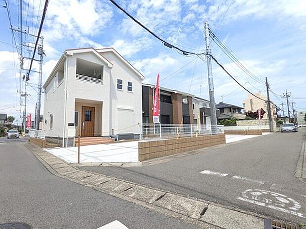 【【類似外観同仕様】】類似外観同仕様の物件になります。扉や窓の開口部の位置やデザインが異なります。建物のプレゼンテーションやモデルハウスのご案内も行っているので、お気軽にお問い合わせください。