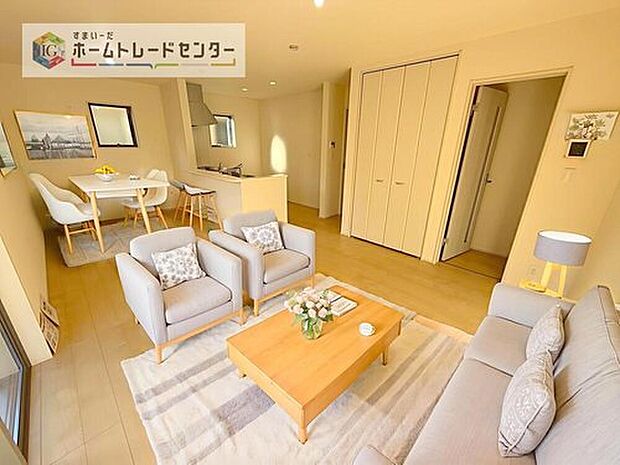 現況の物件写真に、CG による画像処理を行っています。家具、家電、照明器具、小物、カーテン、その他のイメージはCG です。