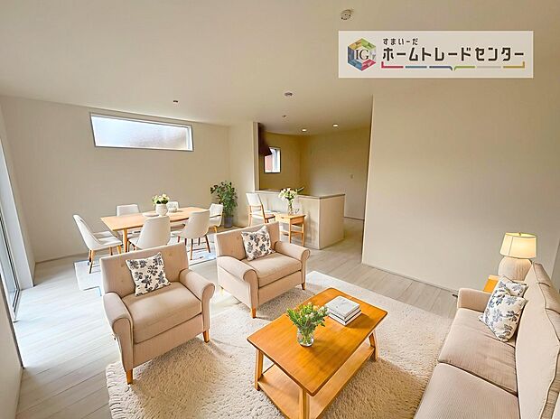 現況の物件写真に、CG による画像処理を行っています。家具、家電、照明器具、小物、カーテン、その他のイメージはCG です。
