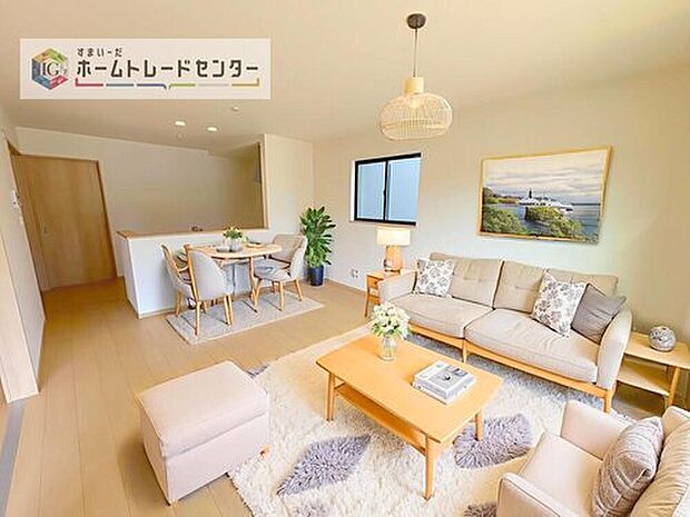 現況の物件写真に、CG による画像処理を行っています。家具、家電、照明器具、小物、カーテン、その他のイメージはCG です。