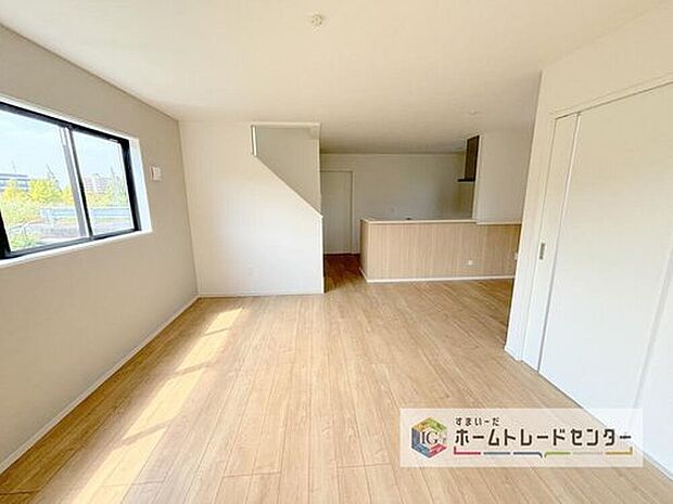 キッチンスペースはご家族みんなで作業ができるスペースを確保しております。みんなで楽しくお料理やお片付けをすれば、家事の時間も家族のコミュニケーションの時間に変わります。