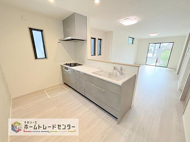 キッチンスペースは家族で作業が出来るよう広めにとりました。みんなで楽しくお料理をすれば、より美味しい食事が創れそうです。そしてお料理好きなお子様が育つかも、もちろん片付けもみんなでできます。