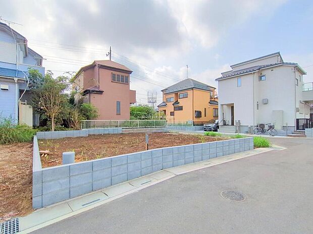 完成してからは見ることのできない、施工方法や構造をしっかりとご確認いただけるのが、建築中の住宅の大きなメリットです。専門知識を持ったスタッフがご説明させていただきます。お気軽にお問い合わせください。