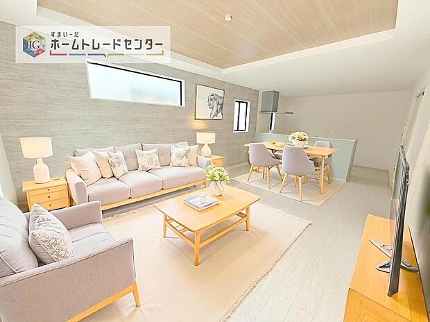 現況の物件写真に、CG による画像処理を行っています。家具、家電、照明器具、小物、カーテン、その他のイメージはCG です。