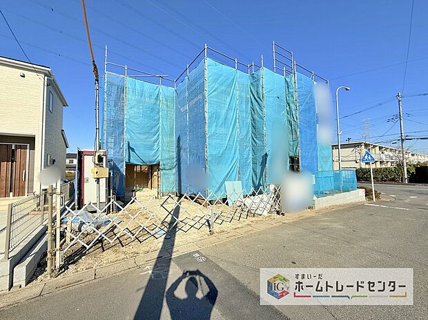 どのような建物が建つか、間取りの広さはどうかなど、気になる点は丁寧にご説明いたします。資料請求やご案内は即日対応いたします。土日や平日、お仕事終わりの時間など、ご都合に合わせてご案内いたします。