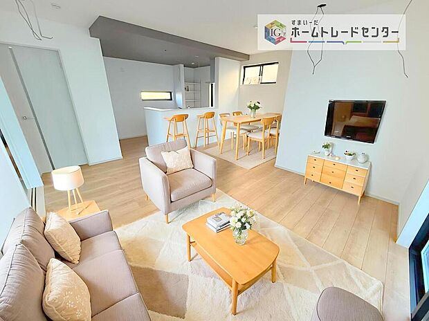 現況の物件写真に、CG による画像処理を行っています。家具、家電、照明器具、小物、カーテン、その他のイメージはCG です。