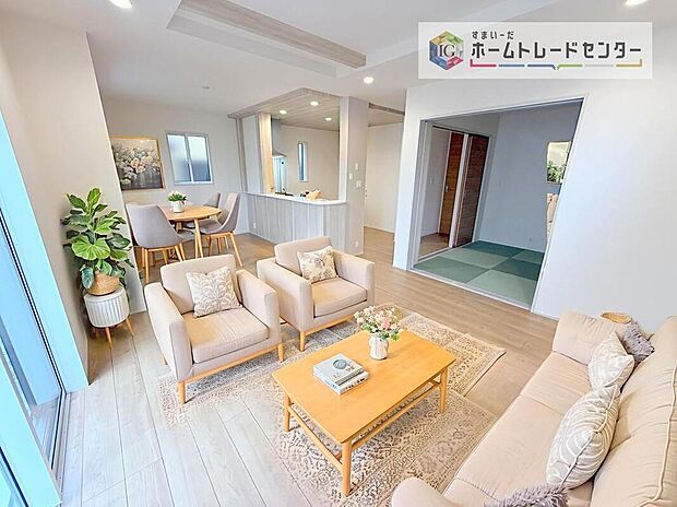 現況の物件写真に、CG による画像処理を行っています。家具、家電、照明器具、小物、カーテン、その他のイメージはCG です。