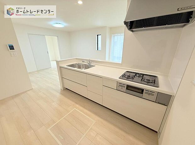 キッチンスペースは家族で作業が出来るよう広めにとりました。みんなで楽しくお料理をすれば、より美味しい食事が創れそうです。そしてお料理好きなお子様が育つかも、もちろん片付けもみんなでできます。