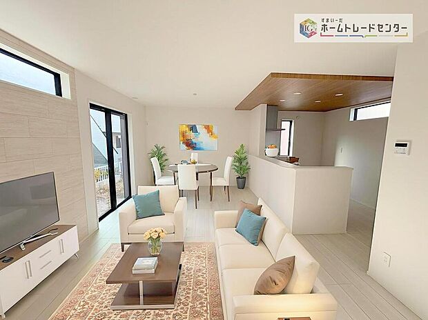 ダイニング、リビングの各スペースがしっかりと確保できるLDKです。※現況の物件写真に、CG による画像処理を行っています。家具、家電、照明器具、小物、カーテン、その他のイメージはCG です。