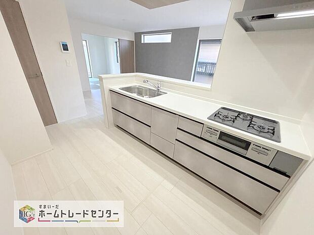 キッチンスペースはご家族みんなで作業ができるスペースを確保しております。みんなで楽しくお料理やお片付けをすれば、家事の時間も家族のコミュニケーションの時間に変わります。