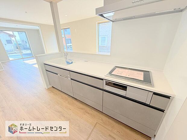 キッチンスペースは家族で作業が出来るよう広めにとりました。みんなで楽しくお料理をすれば、より美味しい食事が創れそうです。そしてお料理好きなお子様が育つかも、もちろん片付けもみんなでできます。