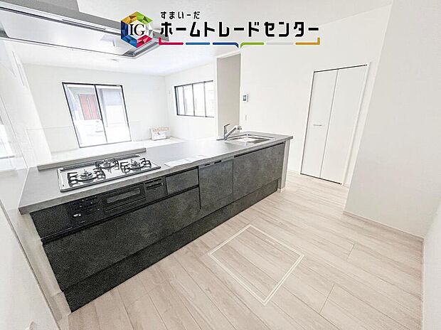 食洗機が標準装備でついています。家事は毎日の事、一日一日は少しの負担軽減でも、その少しを1年で考えれば大きな時間になります。自由に使えるお時間を増やしていただき、その分新居でおくつろぎ下さい。
