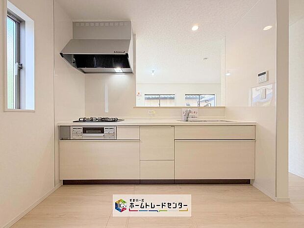 キッチンスペースは家族で作業が出来るよう広めにとりました。みんなで楽しくお料理をすれば、より美味しい食事が創れそうです。そしてお料理好きなお子様が育つかも、もちろん片付けもみんなでできます。